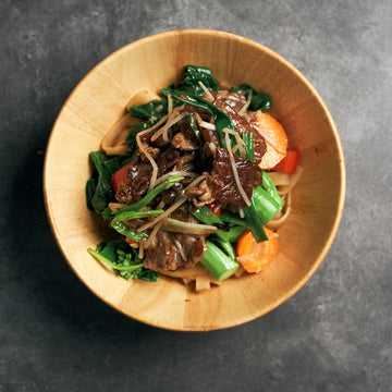 Stir Fry Beef with Kai Lan, Carrots, Red Peppers & Flat Rice Noodles